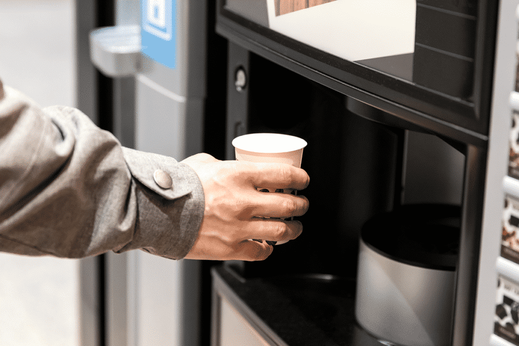 Touch screen beverage dispensing machine